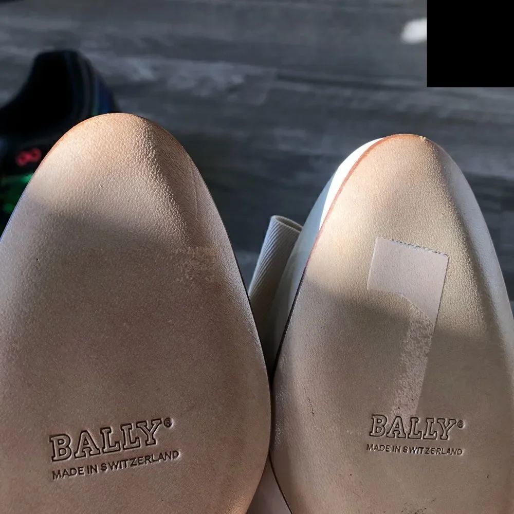 BALLY Vintage Bone Colored Leather Bow Flats